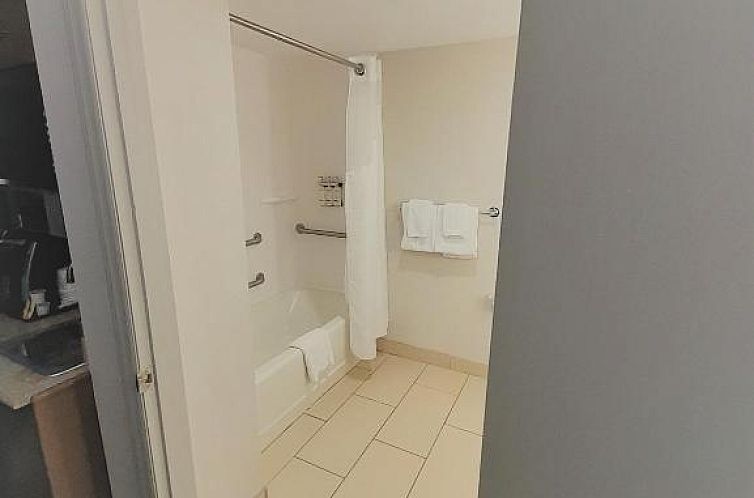Holiday Inn Express Hotel & Suites Raleigh North - Wake Fore