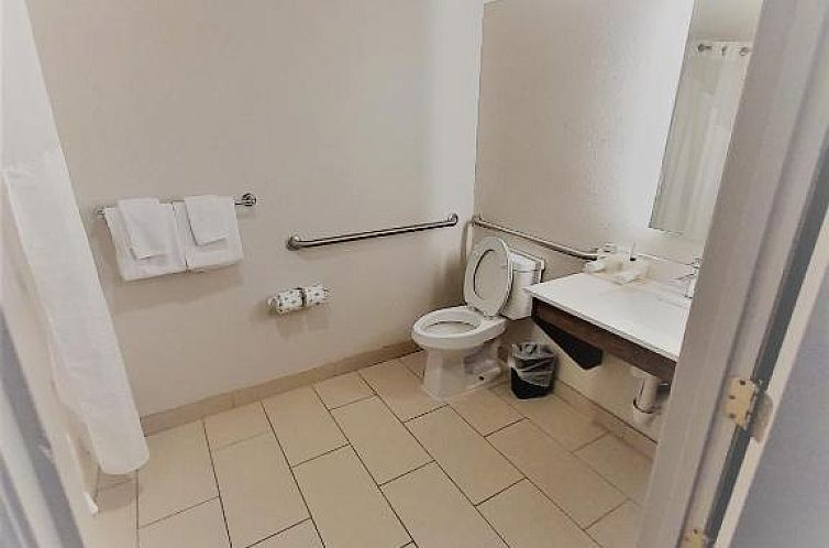 Holiday Inn Express Hotel & Suites Raleigh North - Wake Fore