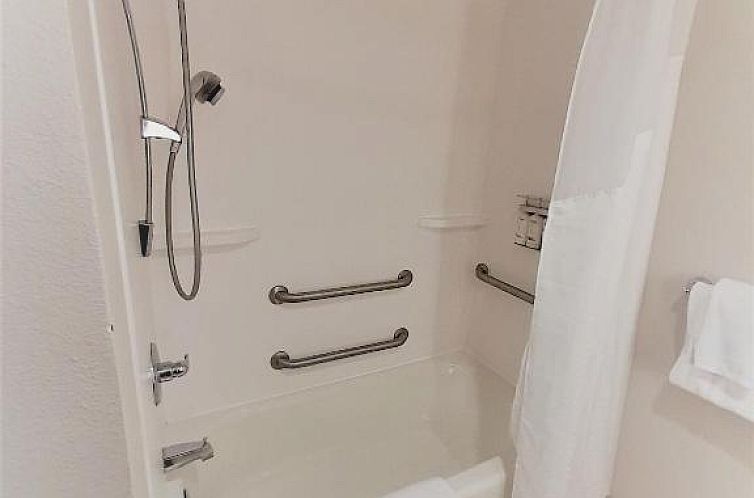 Holiday Inn Express Hotel & Suites Raleigh North - Wake Fore