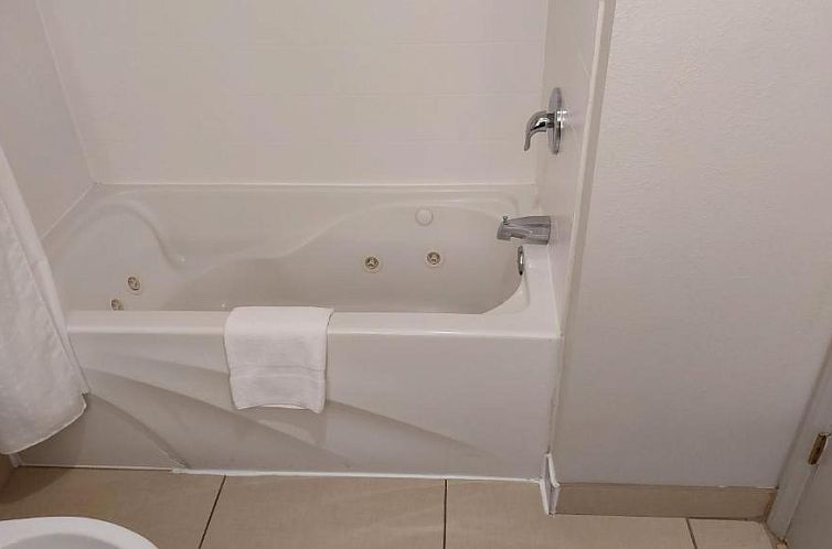 Holiday Inn Express Hotel & Suites Raleigh North - Wake Fore
