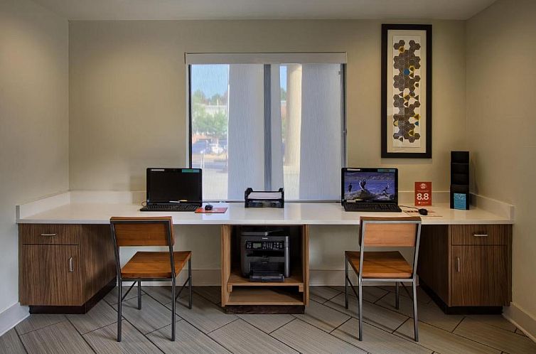 Holiday Inn Express Hotel & Suites Raleigh North - Wake Fore