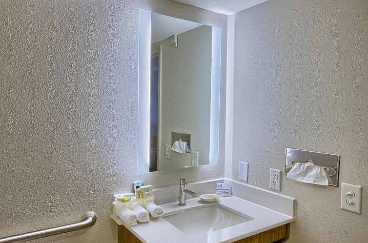 Holiday Inn Express Hotel & Suites Raleigh North - Wake Fore