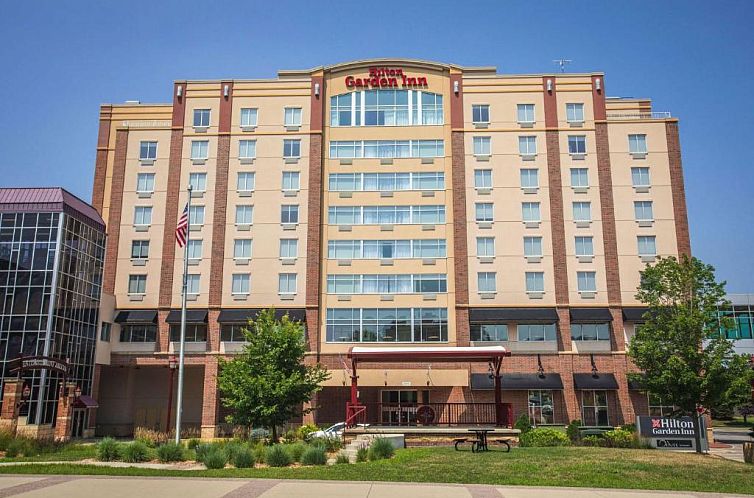 Guest house 8225501 - Apartment Midwesten - Hilton Garden Inn Mankato Downtown
