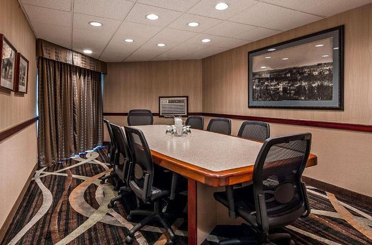 Best Western Plus Rivershore Hotel