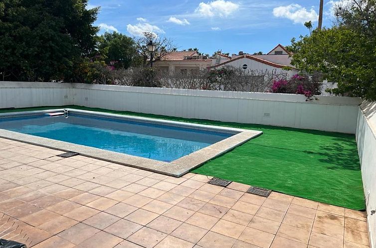 Exclusively located Golf Villa with heated pool