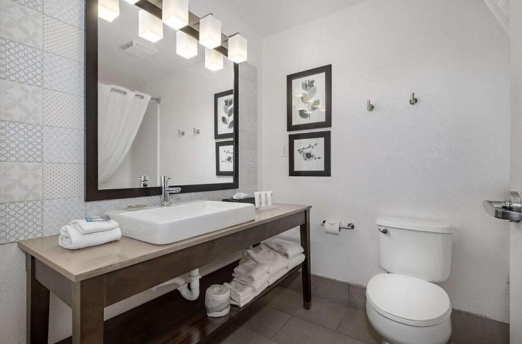 Country Inn & Suites by Radisson, Port Canaveral, FL