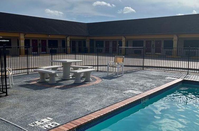 Los Fresnos Inn and Suites