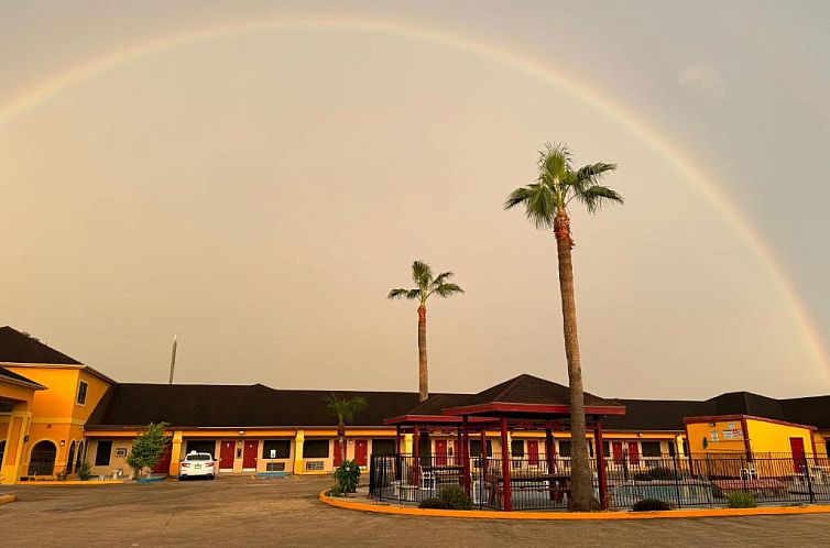 Los Fresnos Inn and Suites