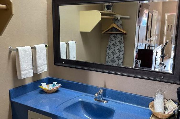 Los Fresnos Inn and Suites