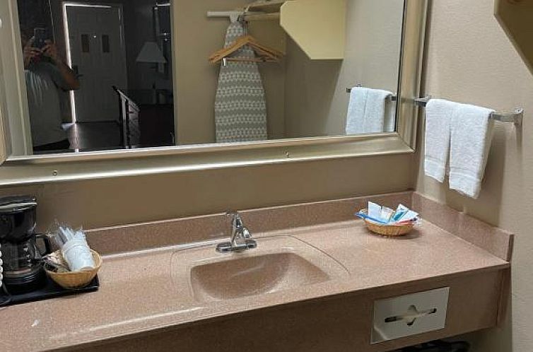 Los Fresnos Inn and Suites