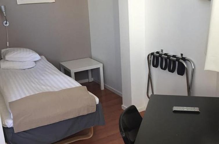 Hotel E-10