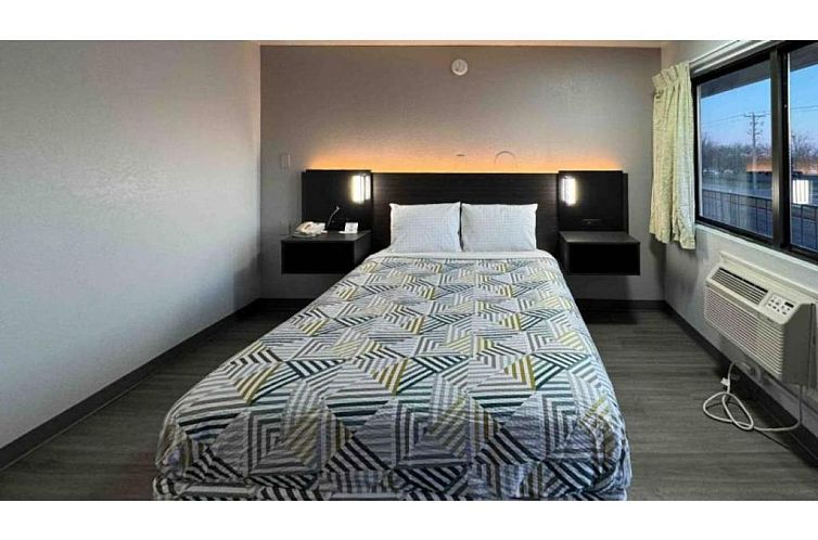 Motel 6-Janesville, WI