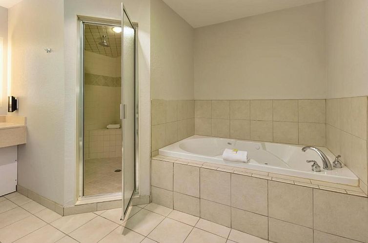 Holiday Inn Express Hotel & Suites Petoskey, an IHG Hotel