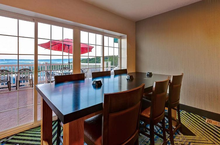 Holiday Inn Express Hotel & Suites Petoskey, an IHG Hotel