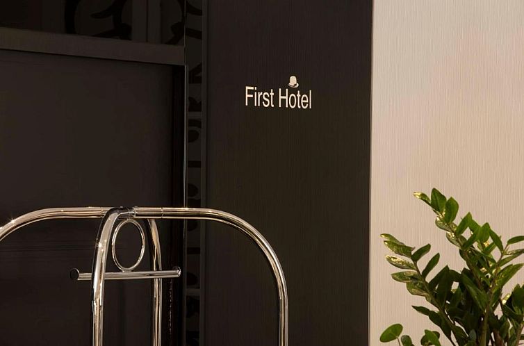 First Hotel Paris Tour Eiffel