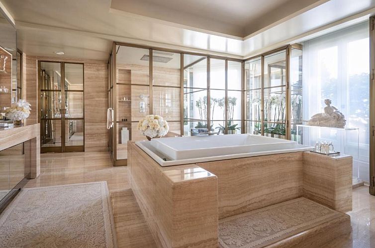 Four Seasons Hotel George V Paris