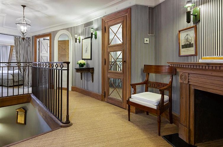 Le Dokhan's Paris Arc de Triomphe, a Tribute Portfolio Hotel