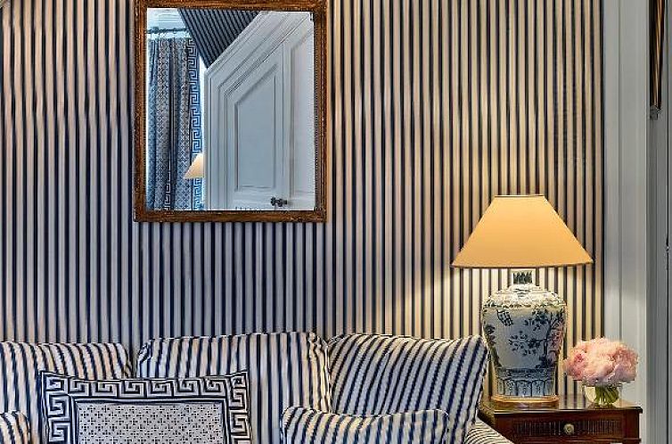 Le Dokhan's Paris Arc de Triomphe, a Tribute Portfolio Hotel