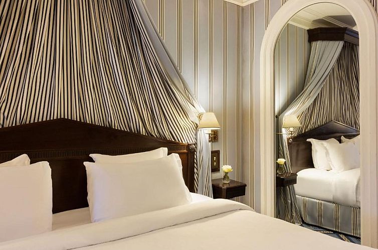 Le Dokhan's Paris Arc de Triomphe, a Tribute Portfolio Hotel
