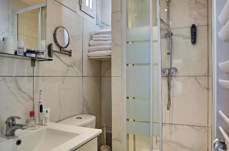 Hipotel Paris buttes chaumont Belleville