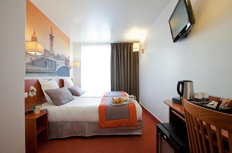 Alyss Saphir Cambronne Eiffel