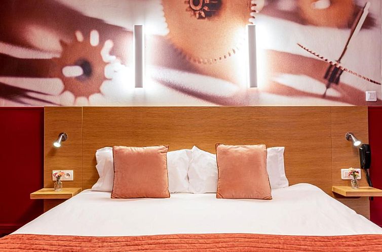 Hotel Ariane Montparnasse by Patrick Hayat