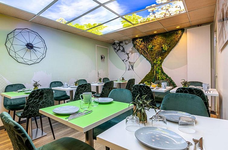 Hotel Ariane Montparnasse by Patrick Hayat