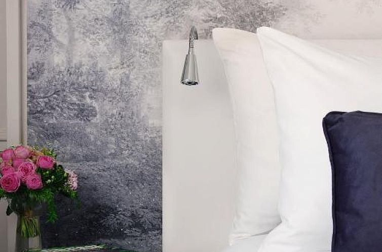 Renaissance Paris Nobel Tour Eiffel Hotel