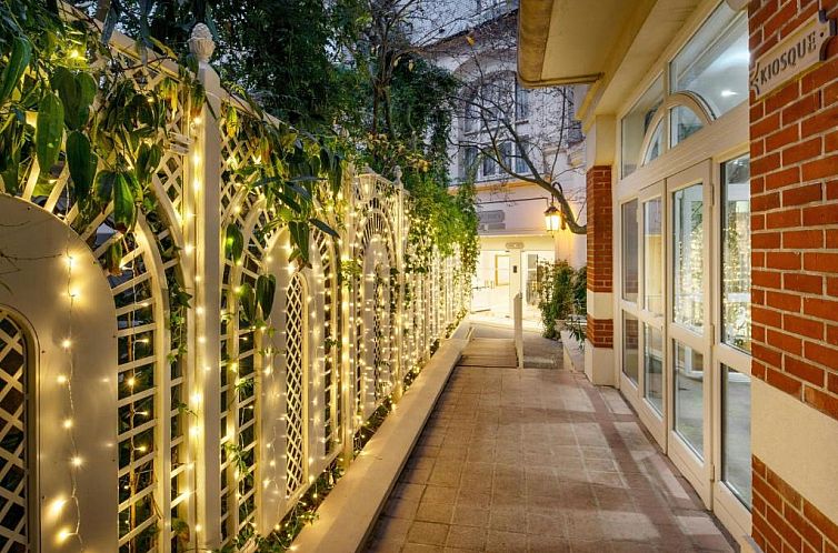 Renaissance Paris Nobel Tour Eiffel Hotel