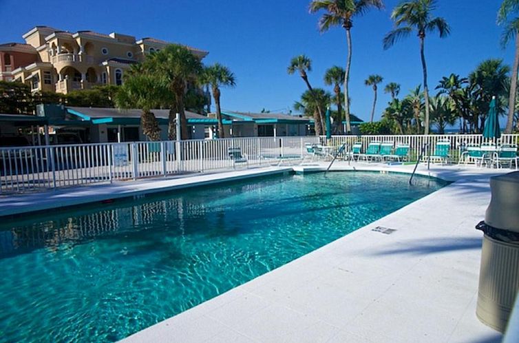 Sea Club I