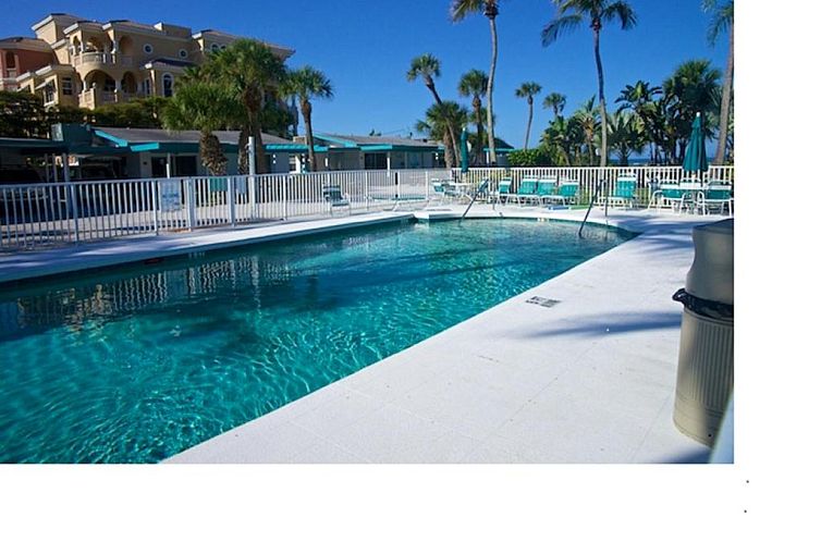 Sea Club I
