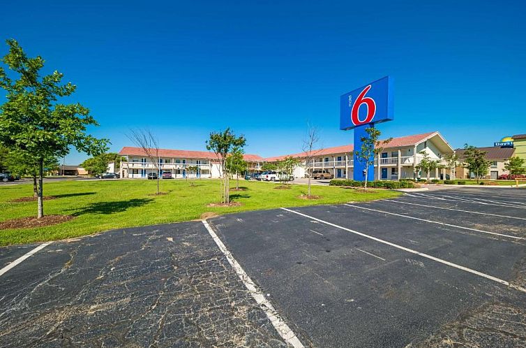 Motel 6-Dallas, TX - Farmers Branch