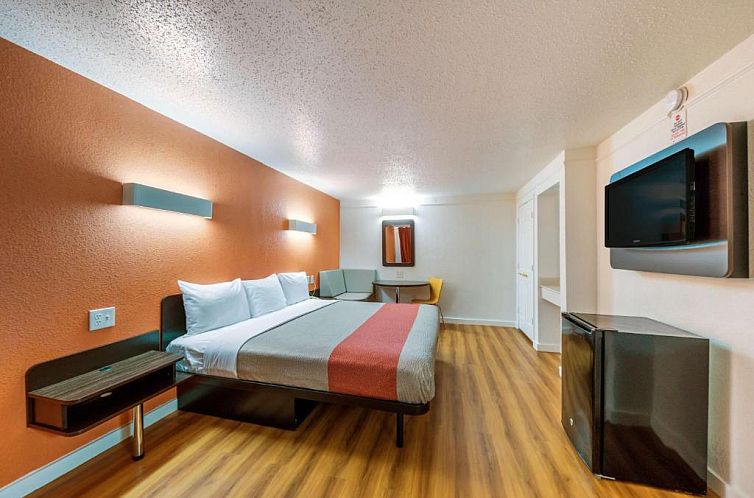 Motel 6-Dallas, TX - Farmers Branch
