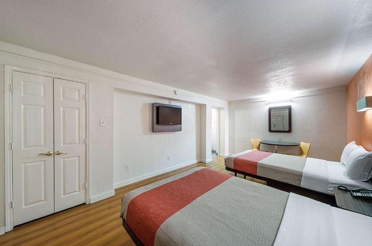 Motel 6-Dallas, TX - Farmers Branch