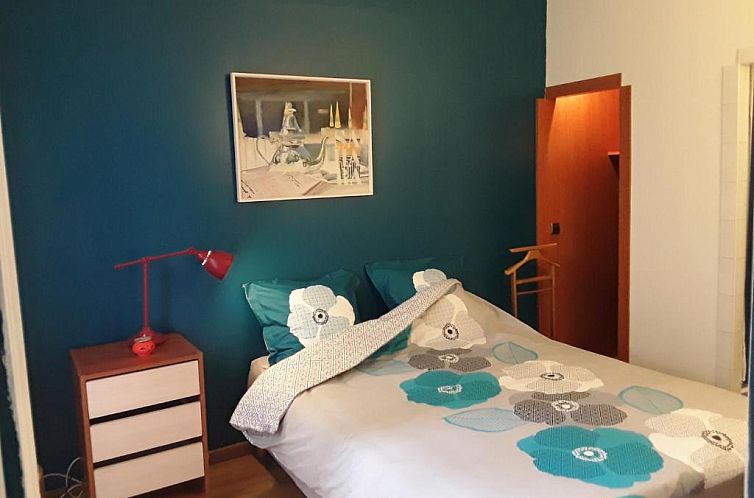 cosy rare 2 bedroom apartment around a private garden