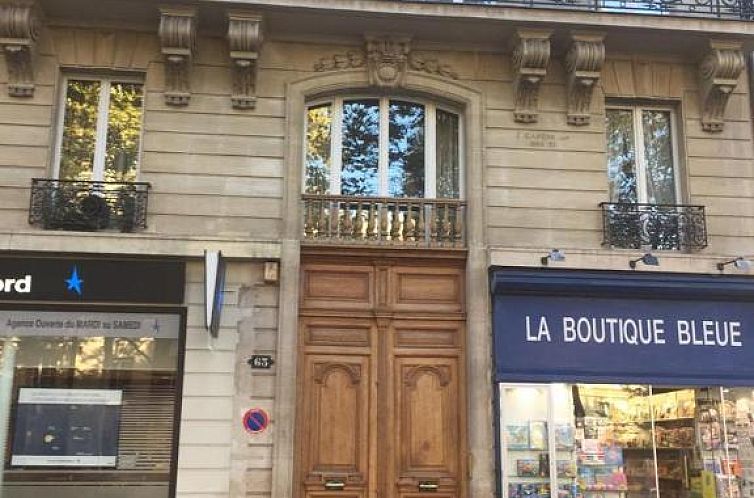 cosy rare 2 bedroom apartment around a private garden