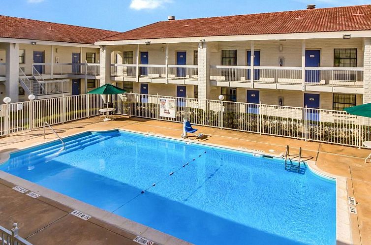 Motel 6-Baytown, TX - Garth Rd
