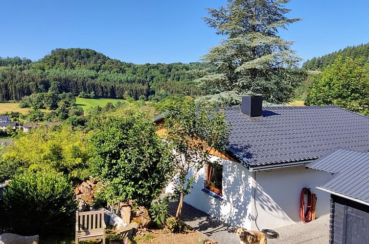 Ferienunterkunft Sun Hill in Daun, Eifel, umgeben von Naturschoenheiten und ruhigen Landschaften.