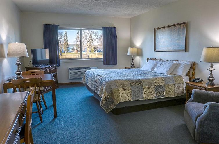 Lighthouse Inn - Two Rivers