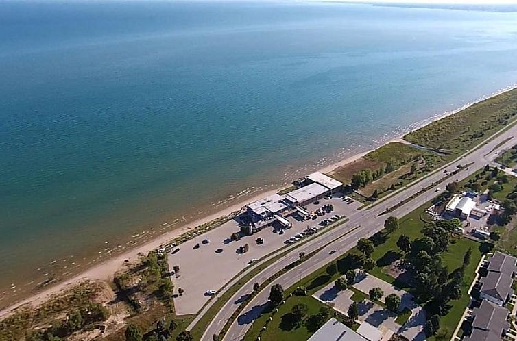 Lighthouse Inn - Two Rivers