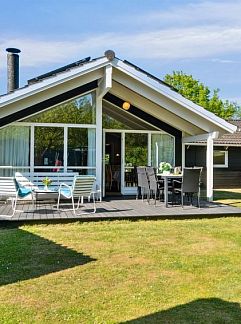 Holiday property Vakantiehuis "Anett" - 375m from the sea, Fårevejle, Seeland, Denmark