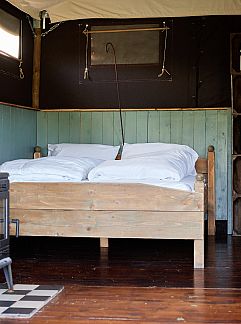 Tent house Tenthuisje met warme privédouche bij de boer, Scaer, Brittany, France