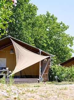 Zelthaus Nomad, Poilly-Lez-Gien, Center, Frankreich