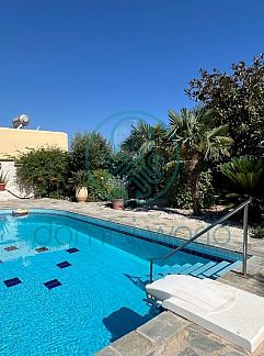 Logement de vacances Vrijstaande woning in loutra, Loutra, Crète, Grèce