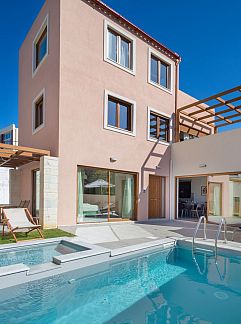 Logement de vacances Vakantiehuis am Strand mit Pool für eine oder zwei Familien, Agia Marina, Crète, Grèce