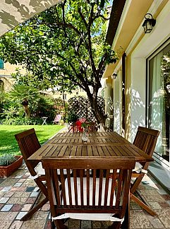 Apartment Appartement Villa in der Stadt-Privatparkplatz-Garten-6Gäst, Vallecrosia, Liguria, Italy