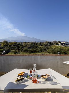 Apartment Appartement Rsm-Wohnung mit Gemeinschaftspool, Acireale, Sicily, Italy