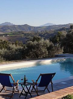 Ferienhaus Vakantiehuis Villa mit privatem Pool in der Nähe des Dorfes, Cessapalombo, Umbrien / Marken, Italien