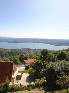 Vakantiewoning Vrijstaande woning in Lesa, Lesa, Piemonte, Italië