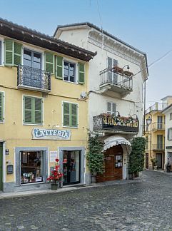 Vakantiewoning LAGO MAGGIORE - APPARTAMENTO Balcony & Patio VISTA FRONTE LA, OGGEBBIO (VB), Piemonte, Italië